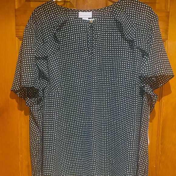Ladies Blouse-black Dots-Liz Claiborne-short Sleeves
NWT - Picture 4 of 12